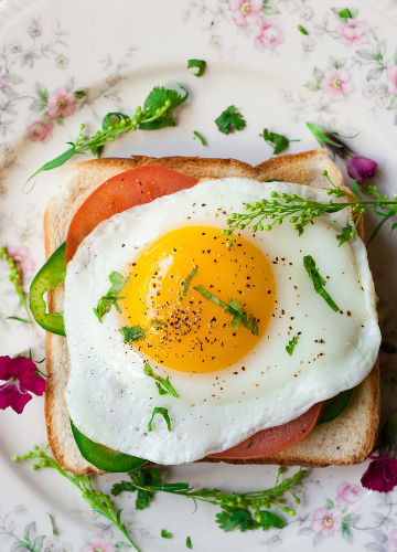 Breakfast, Egg Sunny-side up on toast
